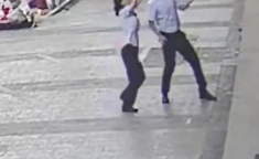 男孩徒手接住女孩,徒手接住坠楼女孩，谱写生命奇迹